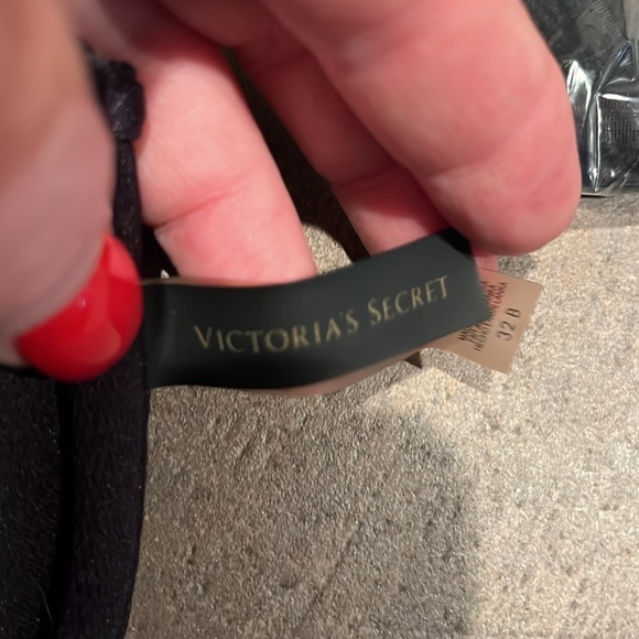 Victoria’s Secret black bikini top Sz 32B strapless or straps - Picture 4 of 4